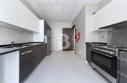 Apartment - 2 Bedrooms - 3 Bathrooms for rent in Bahwan Tower Downtown - Downtown Dubai - Dubai