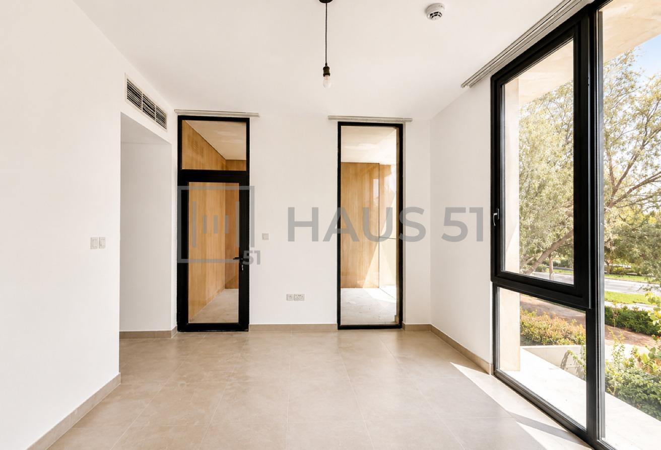 Big Plot | Corner Villa | Private Garden photo 3