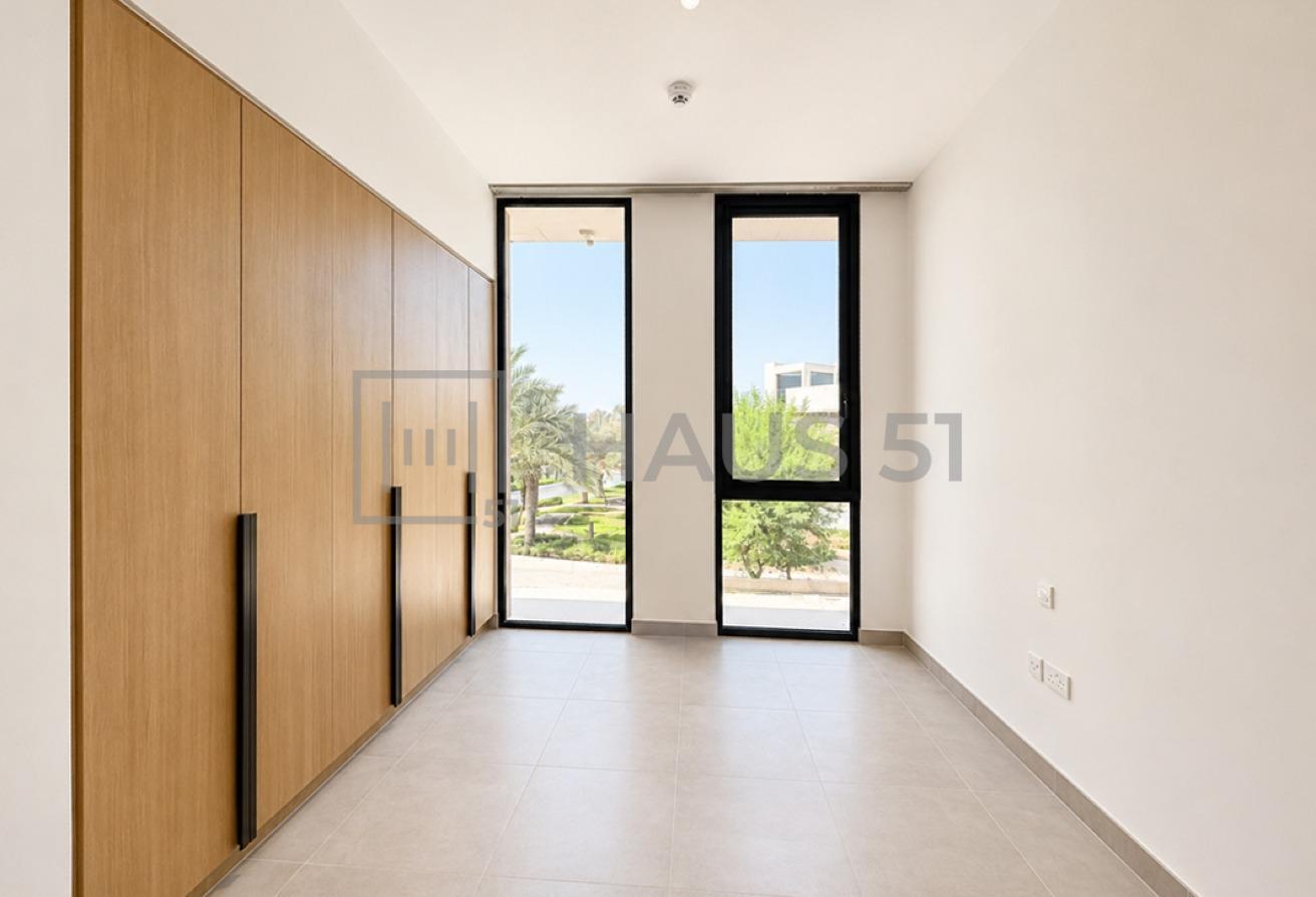 Big Plot | Corner Villa | Private Garden photo 2