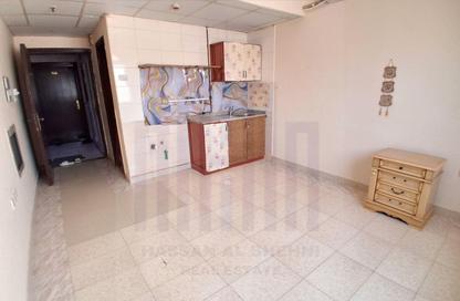 Apartment - Studio - 1 for rent in Fire Station Road - Muwaileh - Sharjah