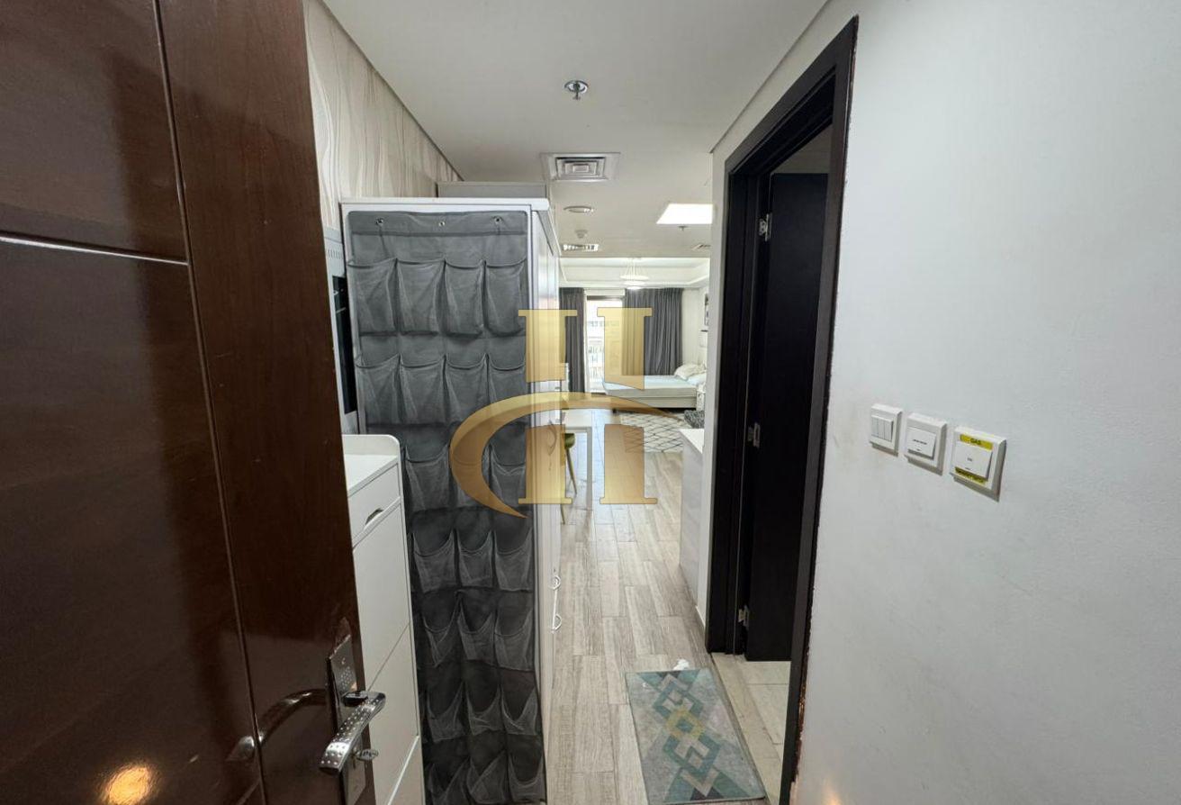 Fully furnished | On High floor | Elegant photo 9