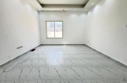 Apartment - 6 Bedrooms - 7 Bathrooms for rent in Al Aweer 1 - Al Aweer - Dubai
