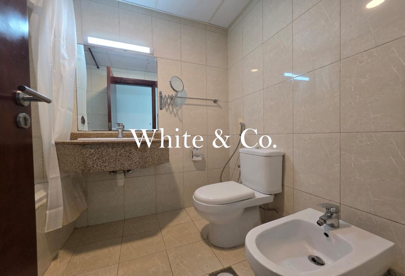 FULLY FURNISHED | MID FLOOR | VACANT NOW photo 9