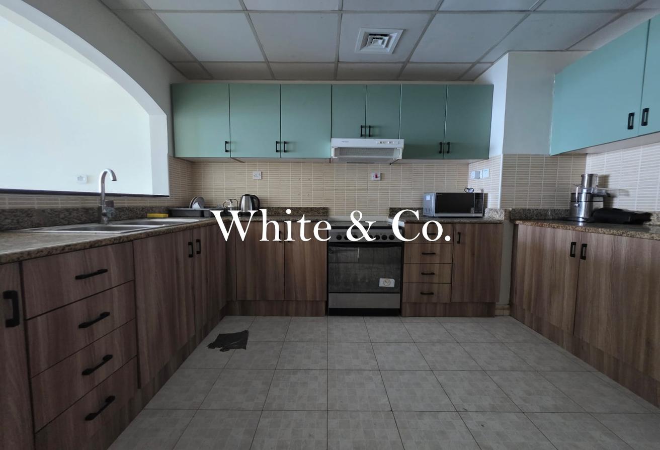 FULLY FURNISHED | MID FLOOR | VACANT NOW photo 6