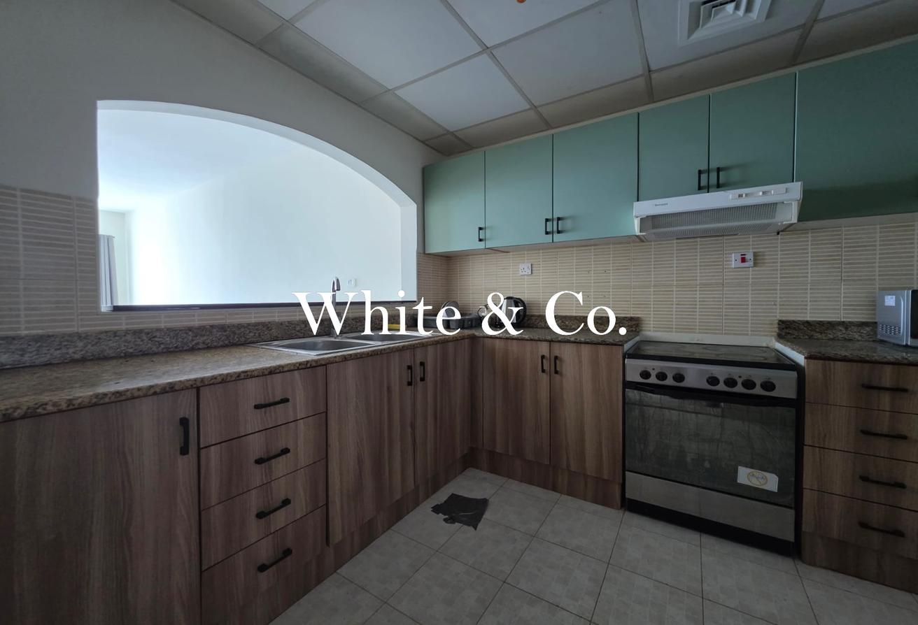FULLY FURNISHED | MID FLOOR | VACANT NOW photo 5