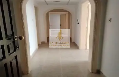 شقة - 2 غرف نوم - 2 حمامات للايجار في شارع المطار - أبوظبي