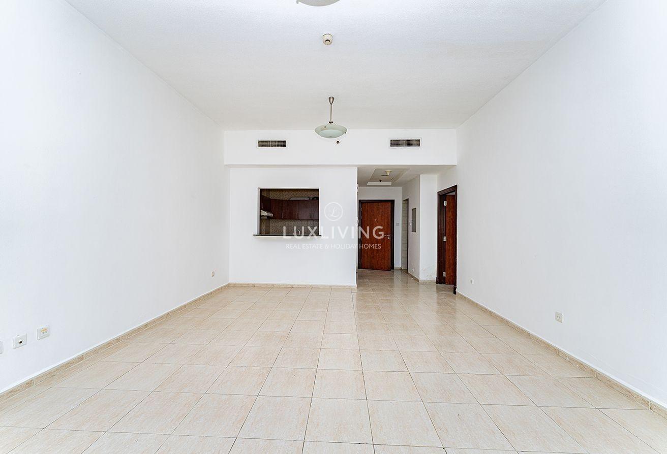 Spacious | Bright | Chiller Free| Vacant photo 5