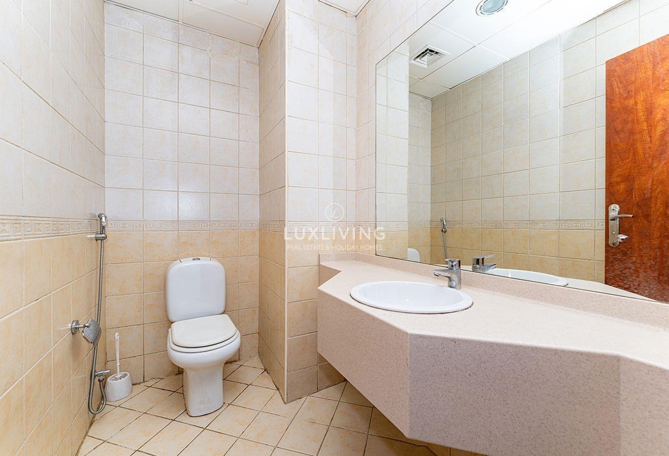 Spacious | Bright | Chiller Free| Vacant photo 10