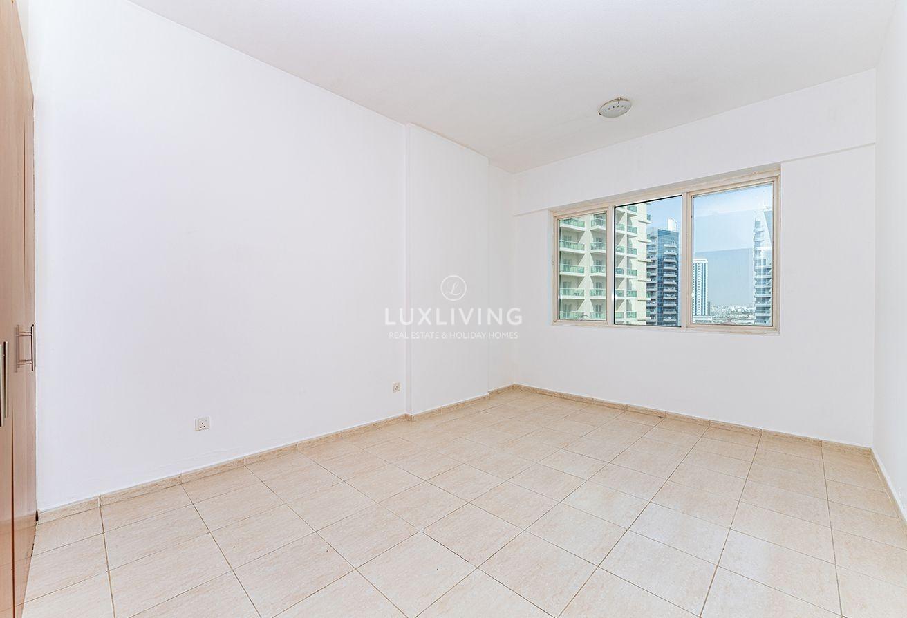 Spacious | Bright | Chiller Free| Vacant photo 8