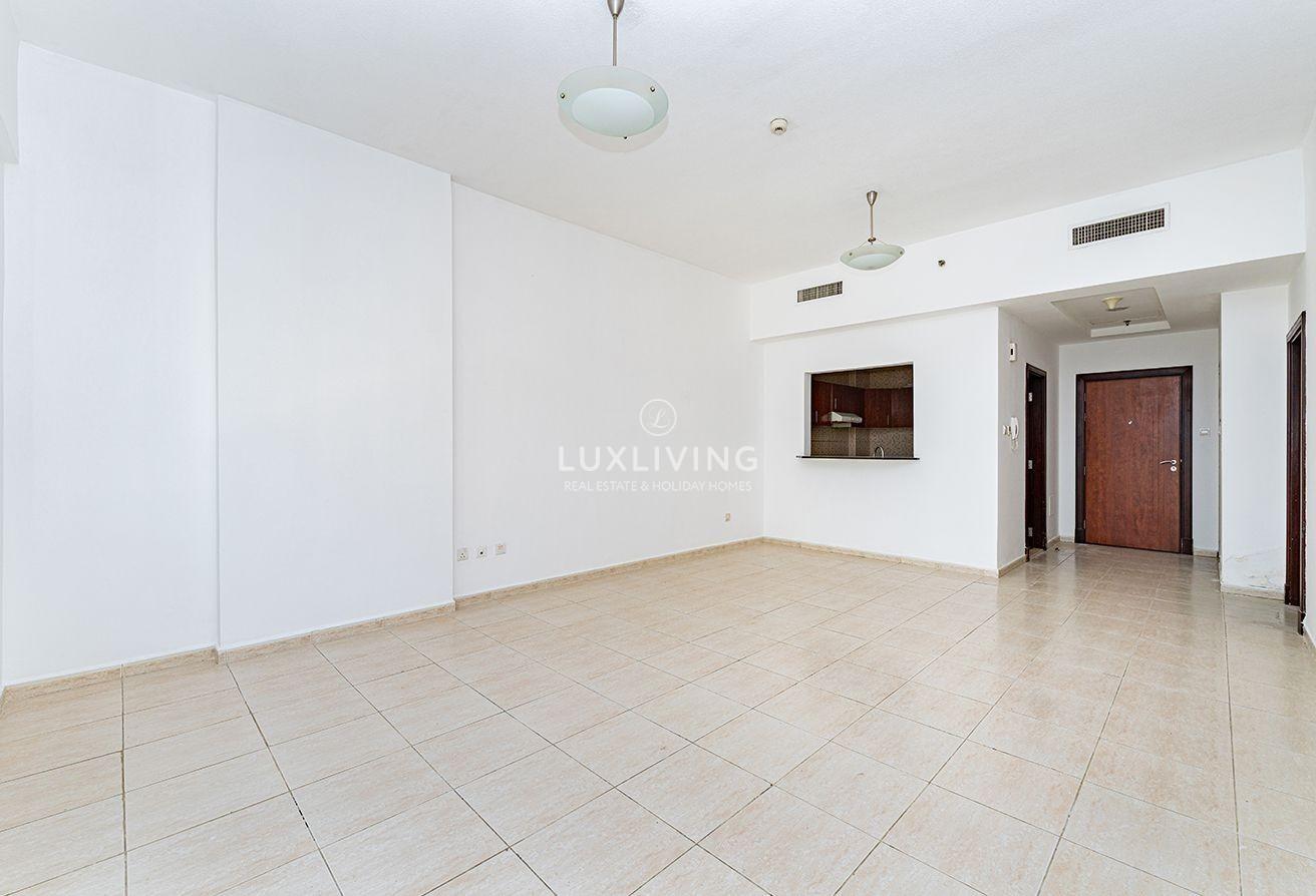 Spacious | Bright | Chiller Free| Vacant photo 4