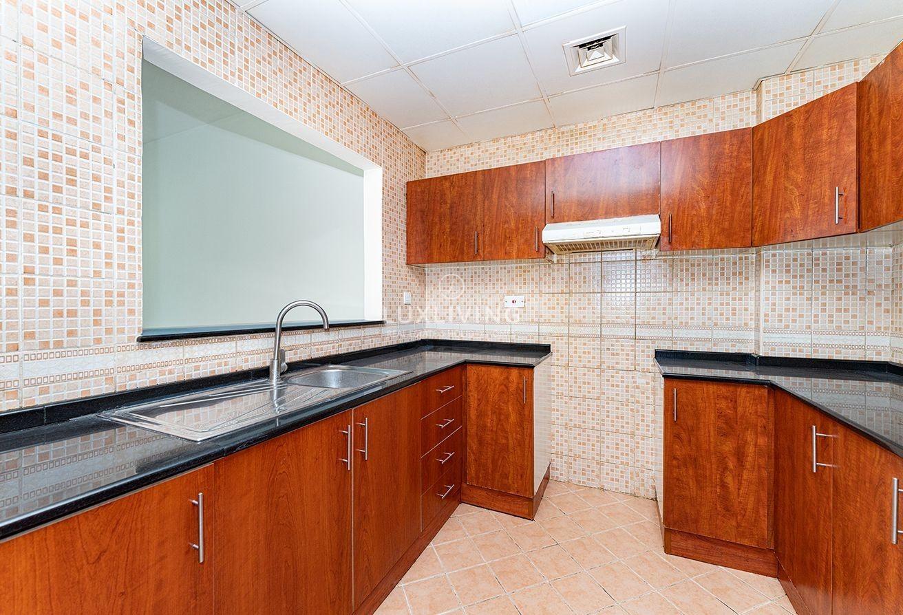Spacious | Bright | Chiller Free| Vacant photo 6
