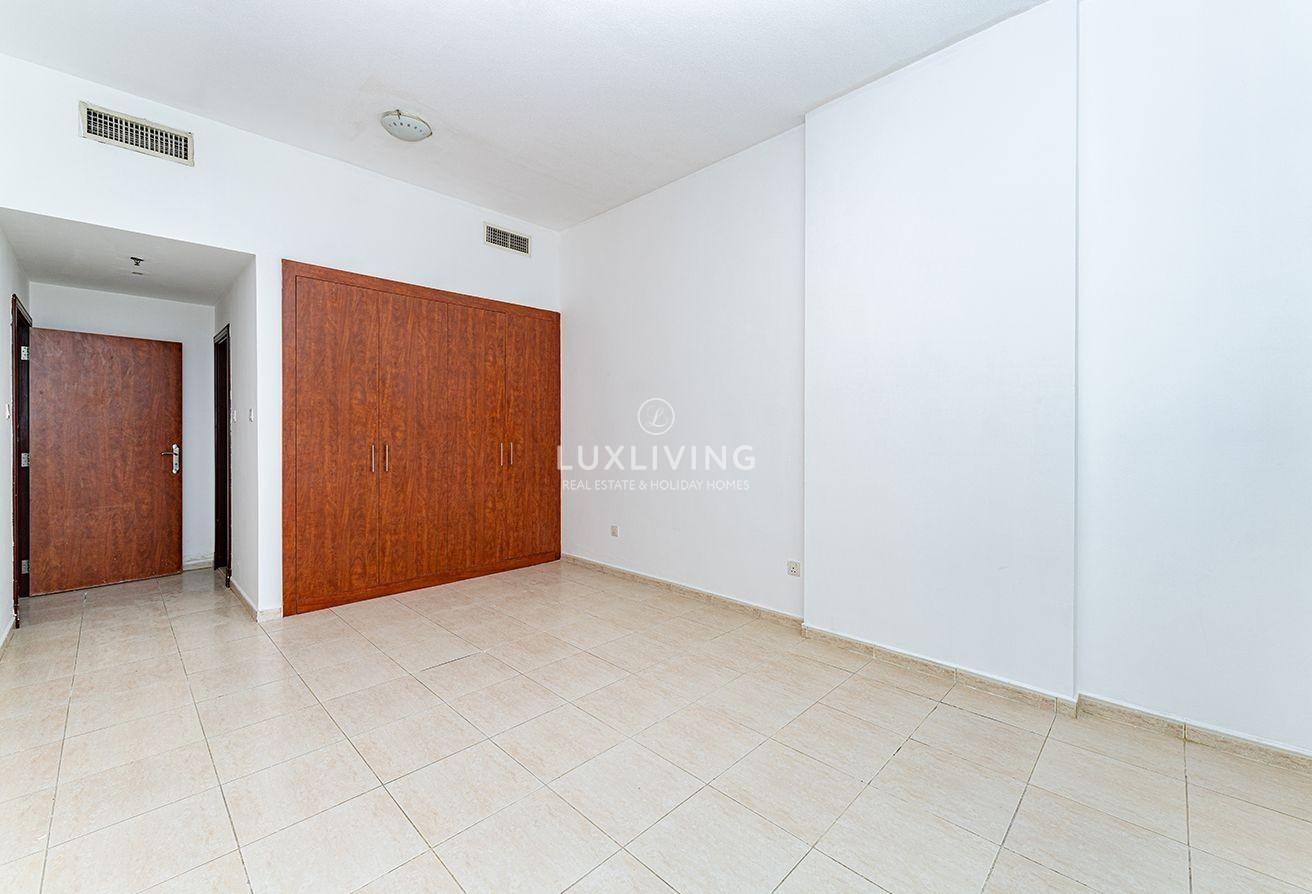 Spacious | Bright | Chiller Free| Vacant photo 7