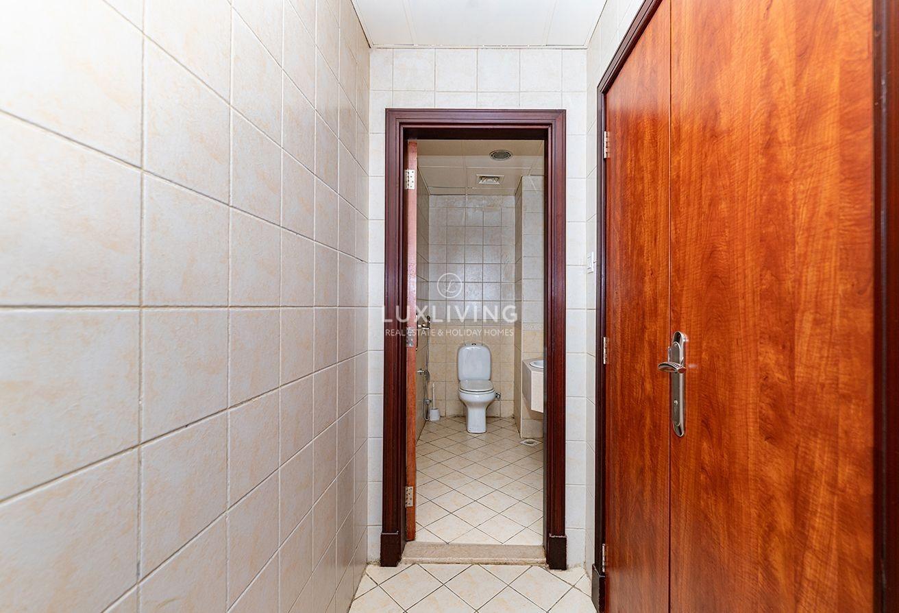 Spacious | Bright | Chiller Free| Vacant photo 11