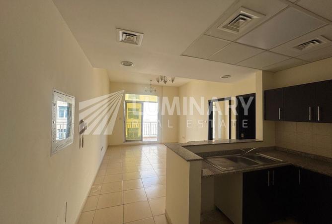 1 BR Apartment walk in closet with Covered Parking photo 2