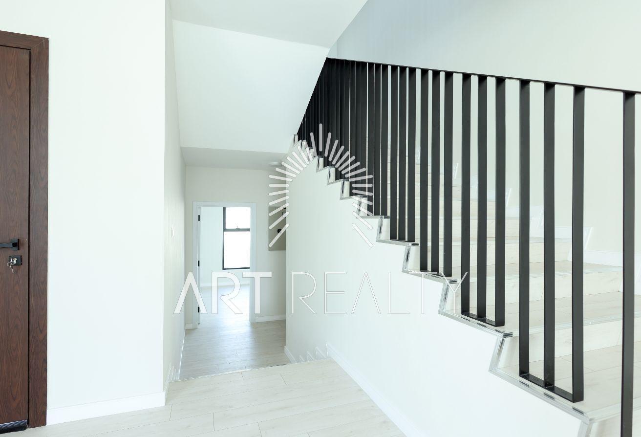 Modern 5BR + M | Landscaped Garden | Private Pool photo 13