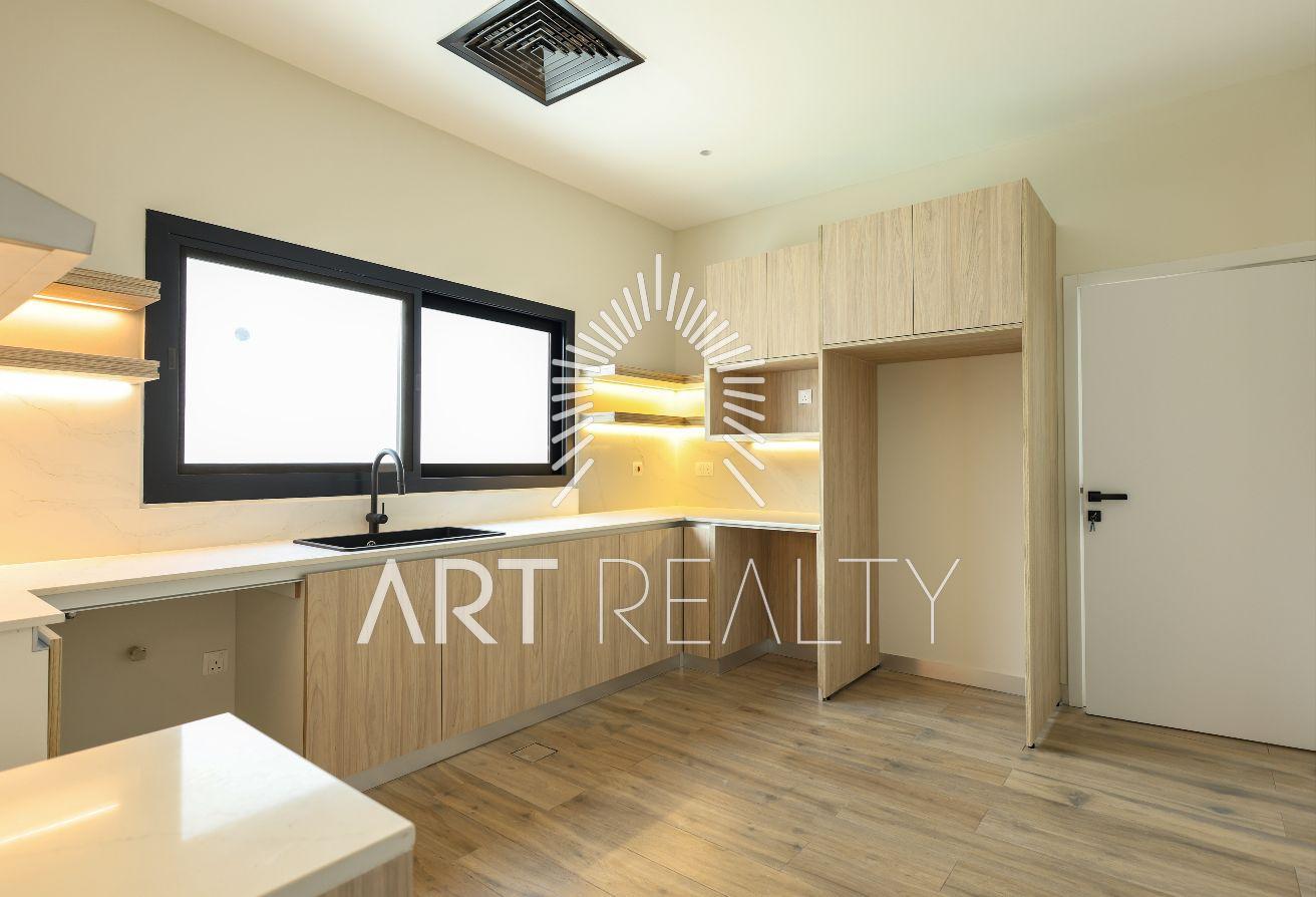 Modern 5BR + M | Landscaped Garden | Private Pool photo 10