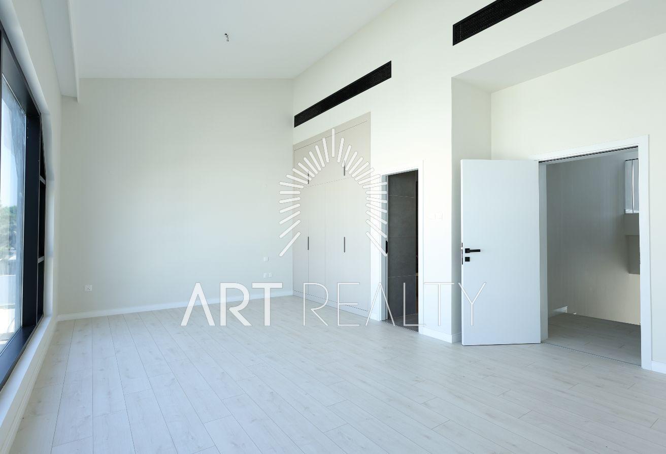 Modern 5BR + M | Landscaped Garden | Private Pool photo 17