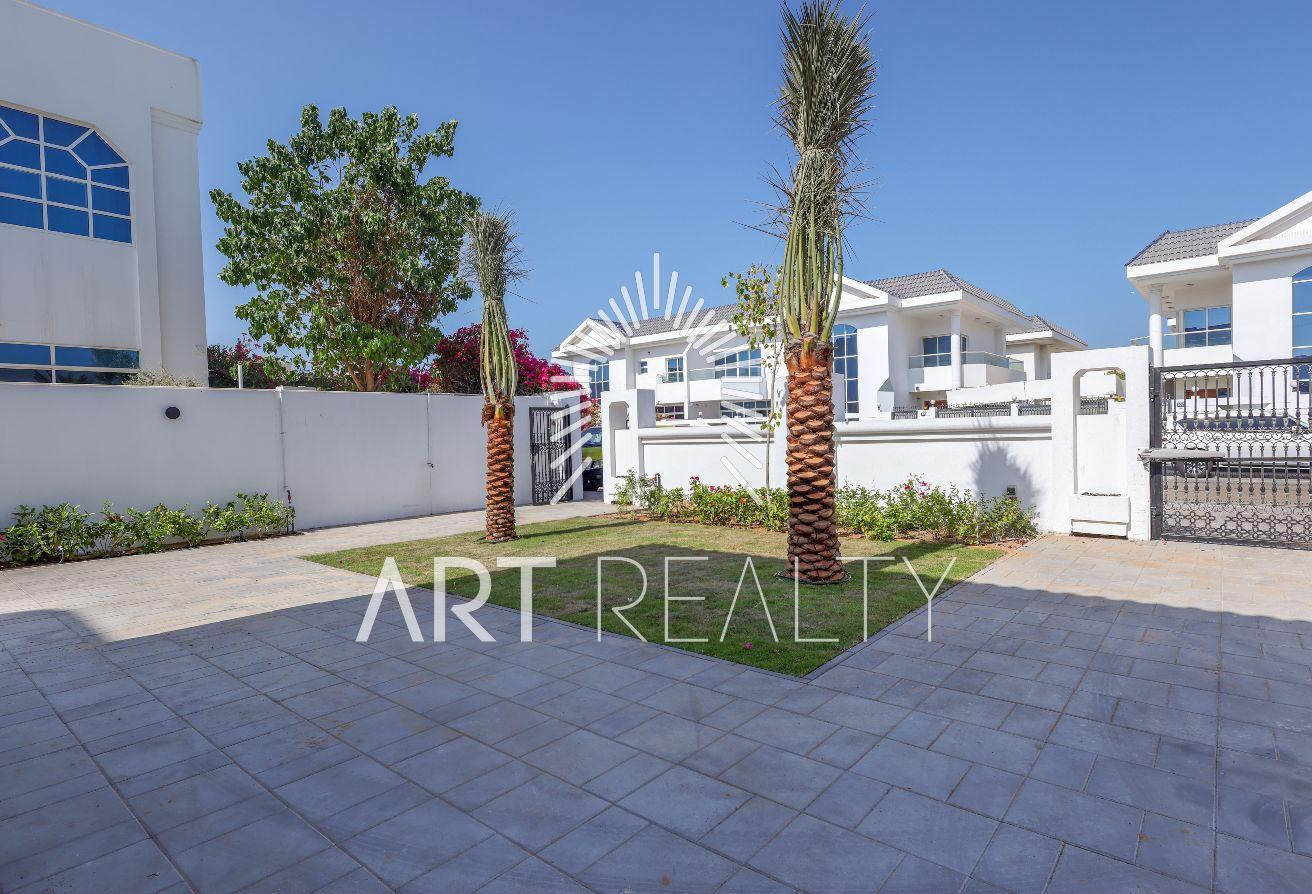 Modern 5BR + M | Landscaped Garden | Private Pool photo 24
