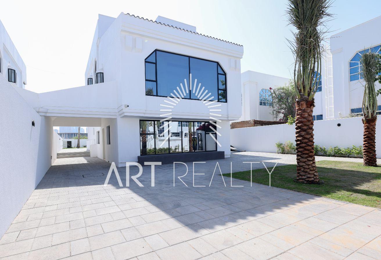 Modern 5BR + M | Landscaped Garden | Private Pool photo 26