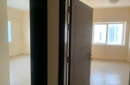 Apartment - 1 - 2 for rent in Al Majaz 1 - Al Majaz - Sharjah