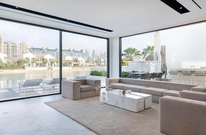 Villa - 5 - 6 for rent in Garden Homes Frond O - Garden Homes - Palm Jumeirah - Dubai