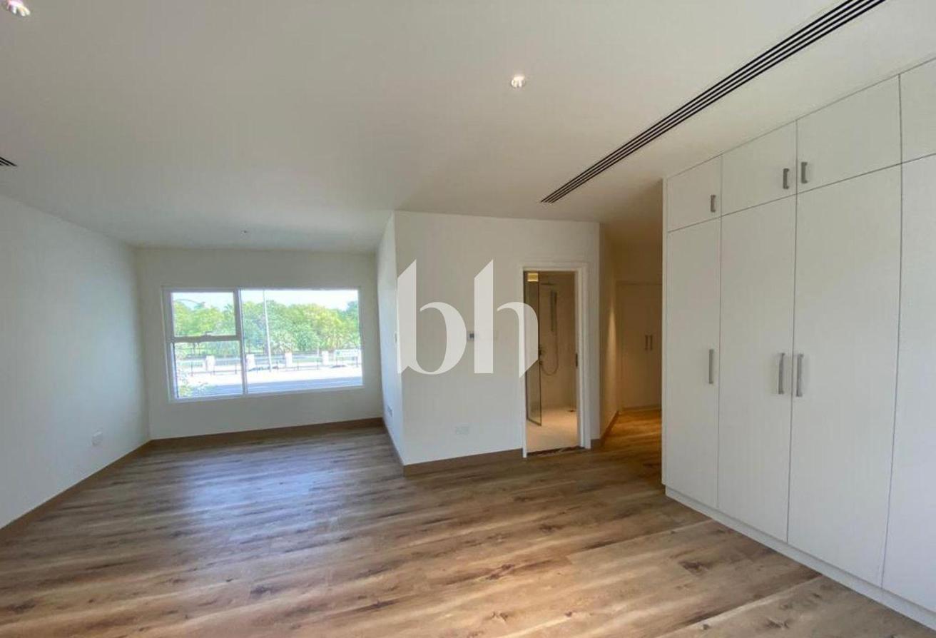 Fully Renovated | Modern | Pool | Gym | Pvt Garden photo 16
