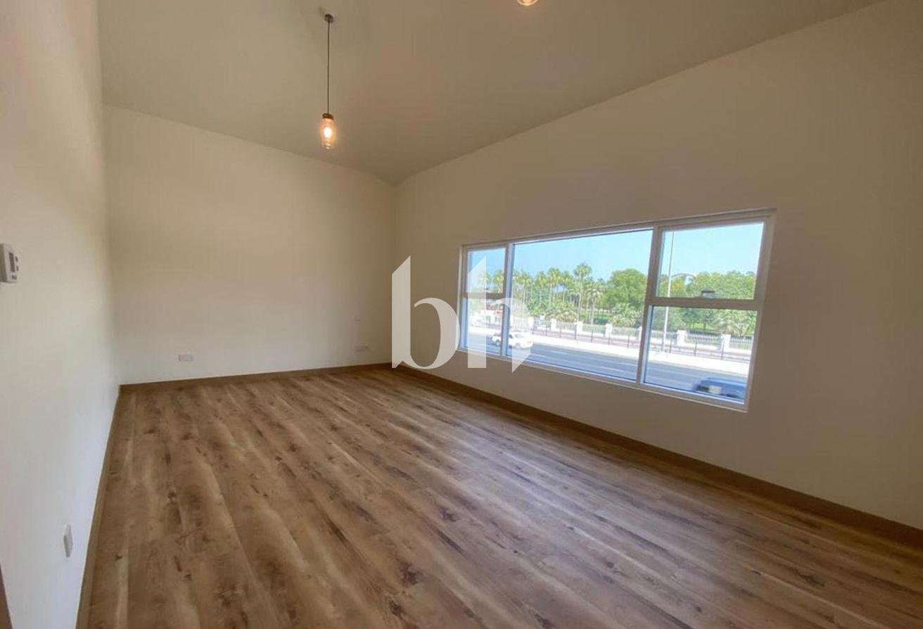 Fully Renovated | Modern | Pool | Gym | Pvt Garden photo 13