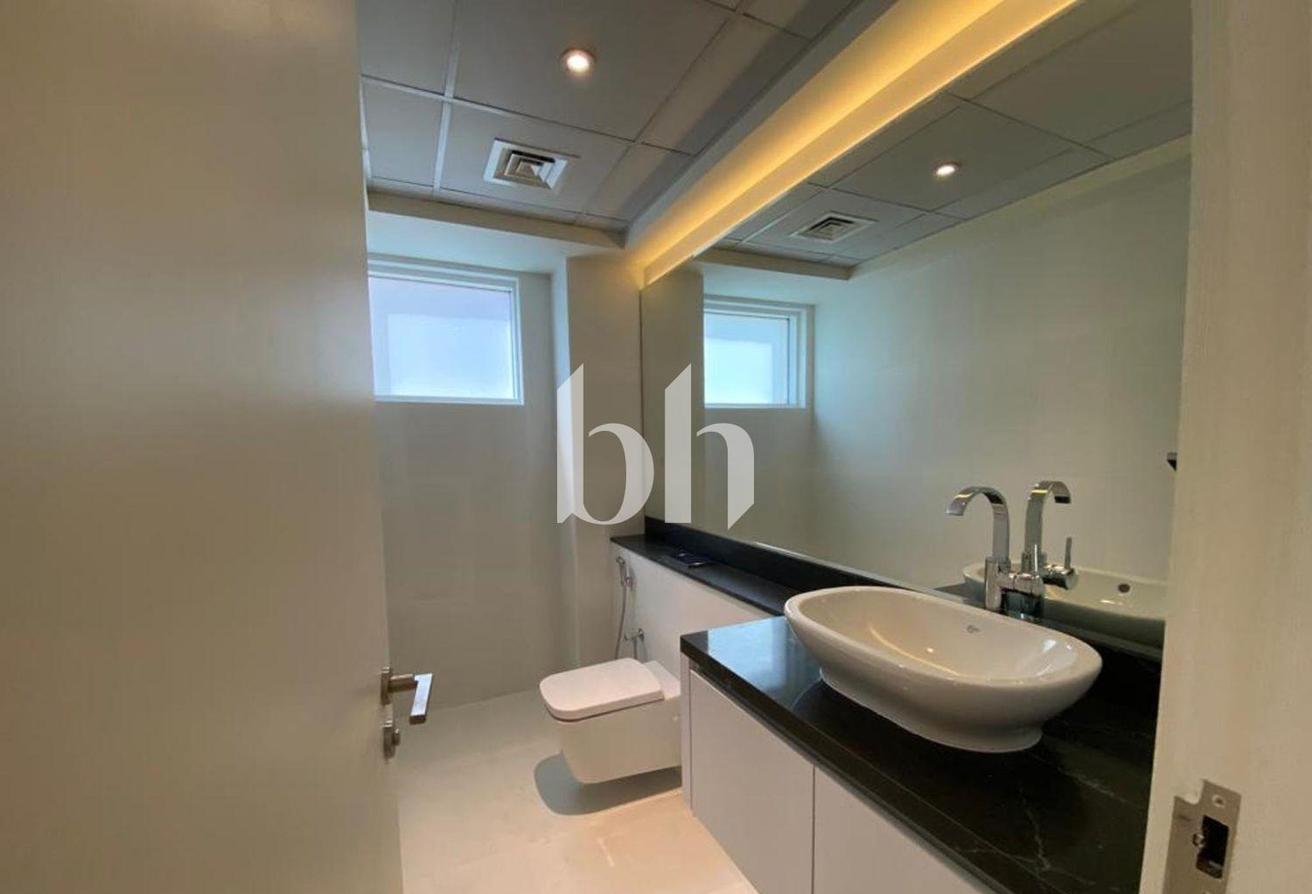Fully Renovated | Modern | Pool | Gym | Pvt Garden photo 15