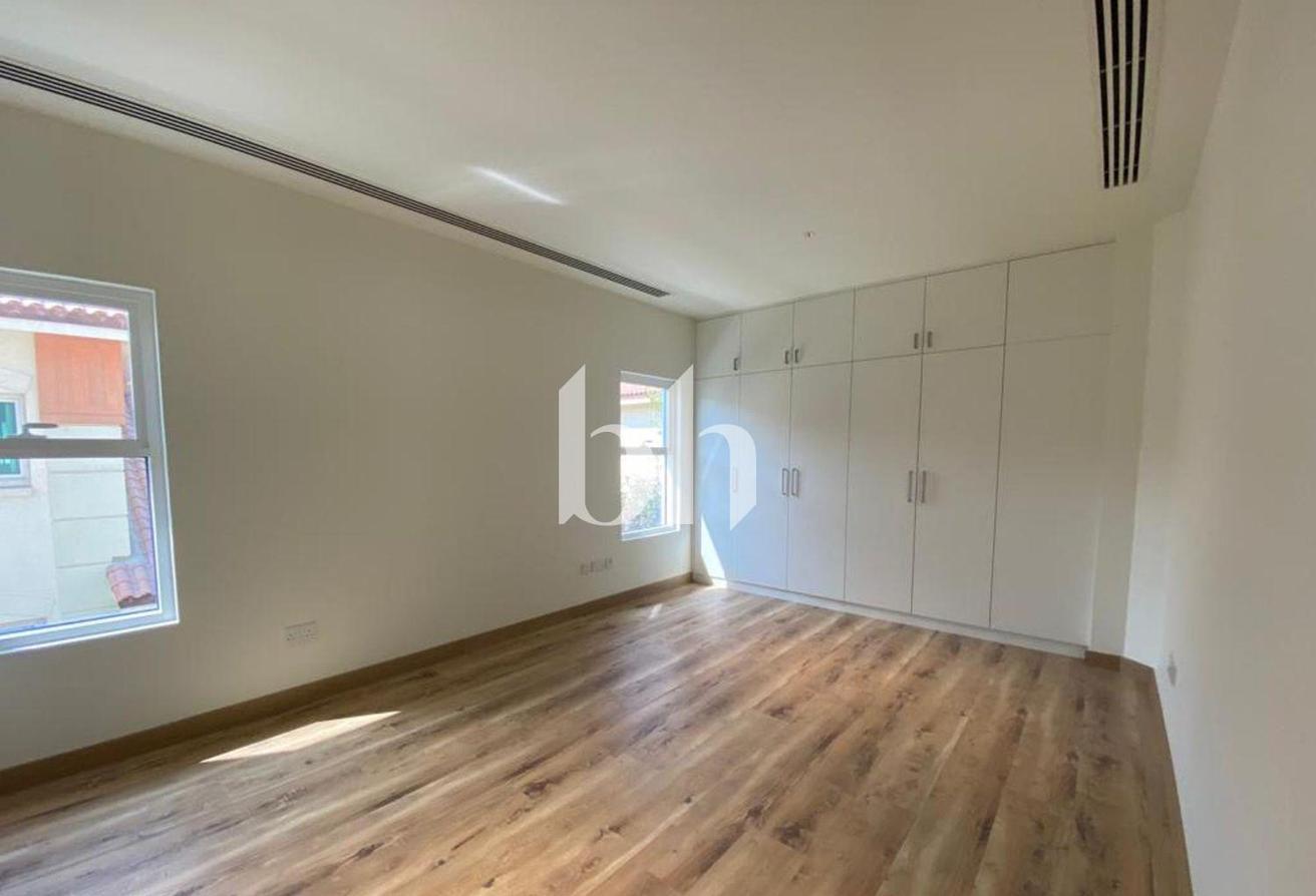 Fully Renovated | Modern | Pool | Gym | Pvt Garden photo 18