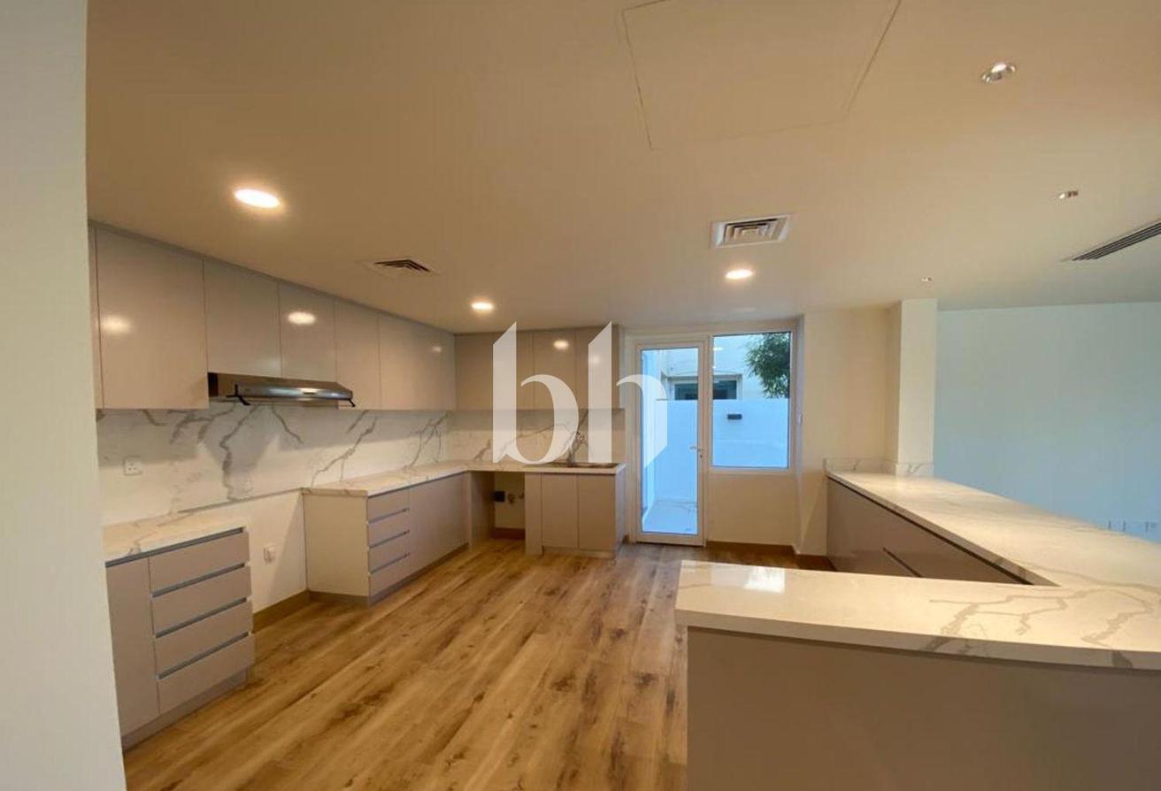 Fully Renovated | Modern | Pool | Gym | Pvt Garden photo 9