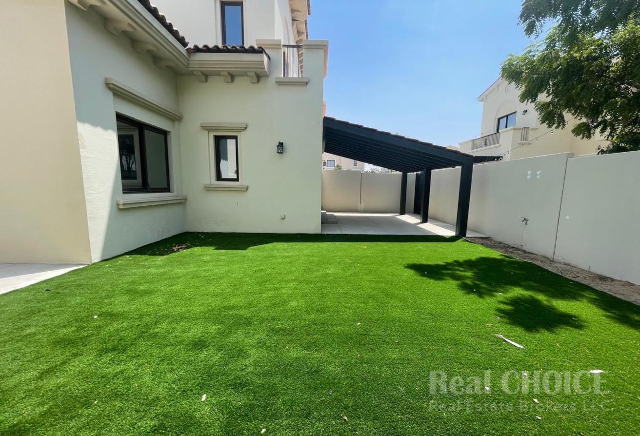 Spacious| Exclusive Community | Private Garden photo 13