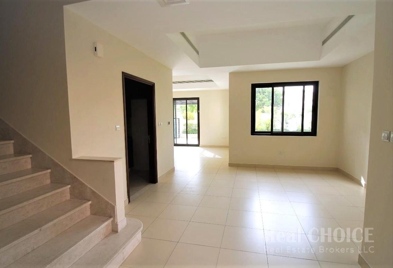 Spacious| Exclusive Community | Private Garden photo 4