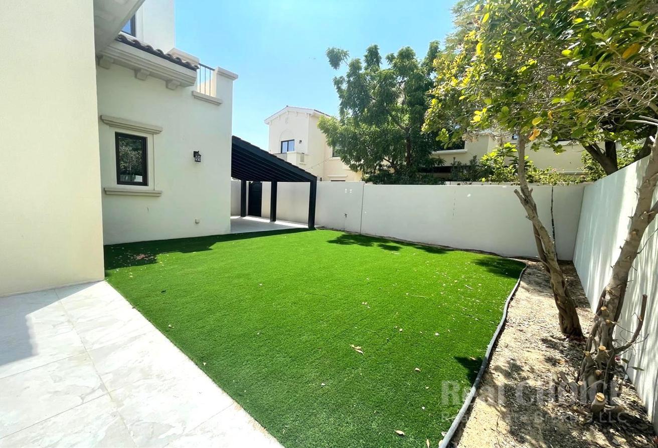 Spacious| Exclusive Community | Private Garden photo 15