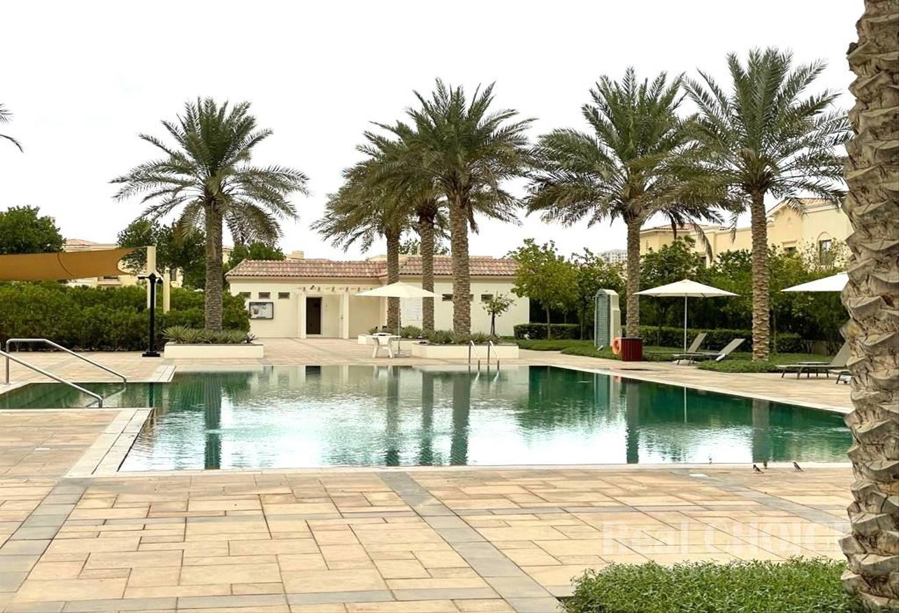 Spacious| Exclusive Community | Private Garden photo 16