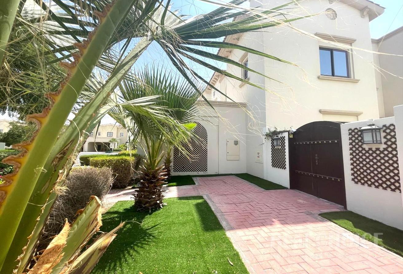 Spacious| Exclusive Community | Private Garden photo 14