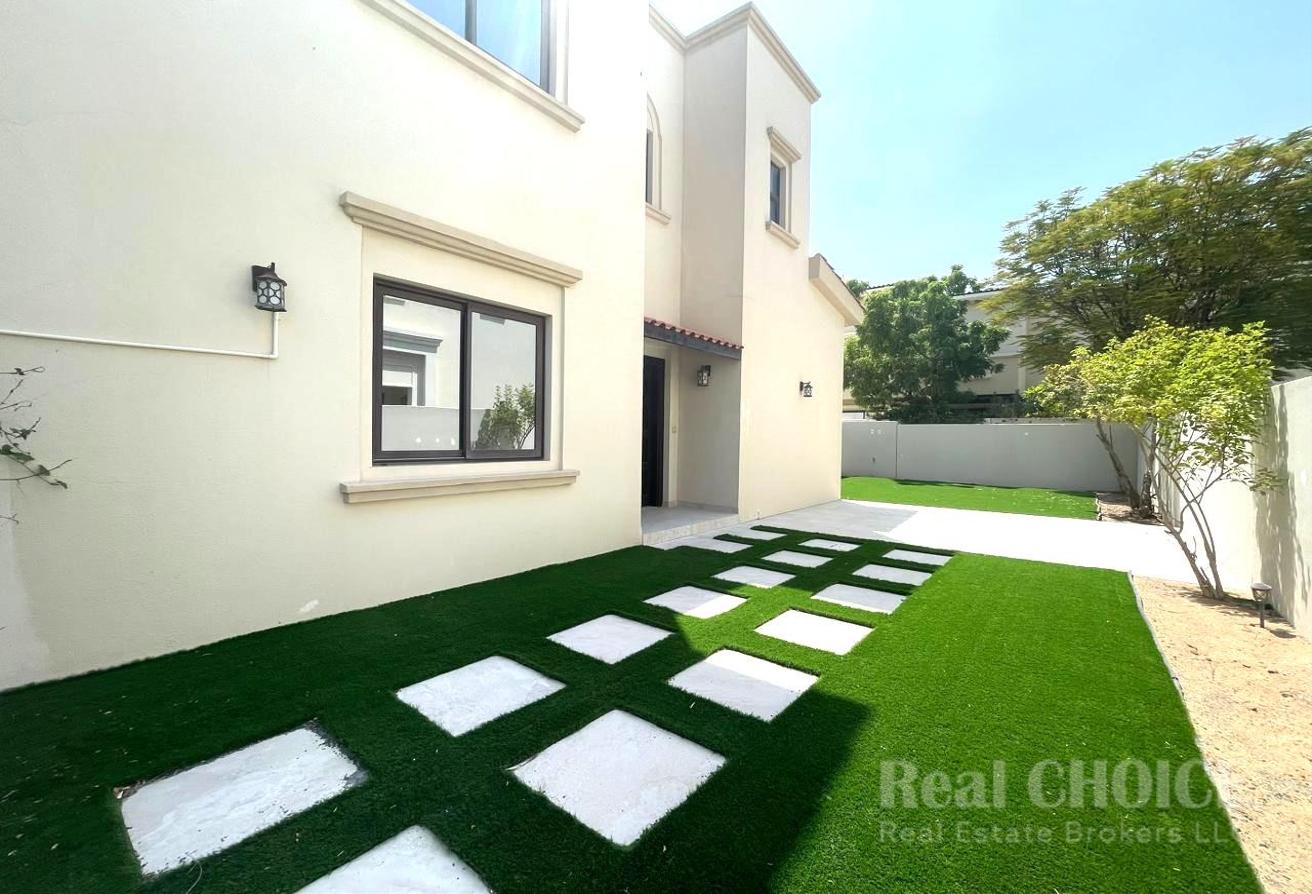 Spacious| Exclusive Community | Private Garden photo 17