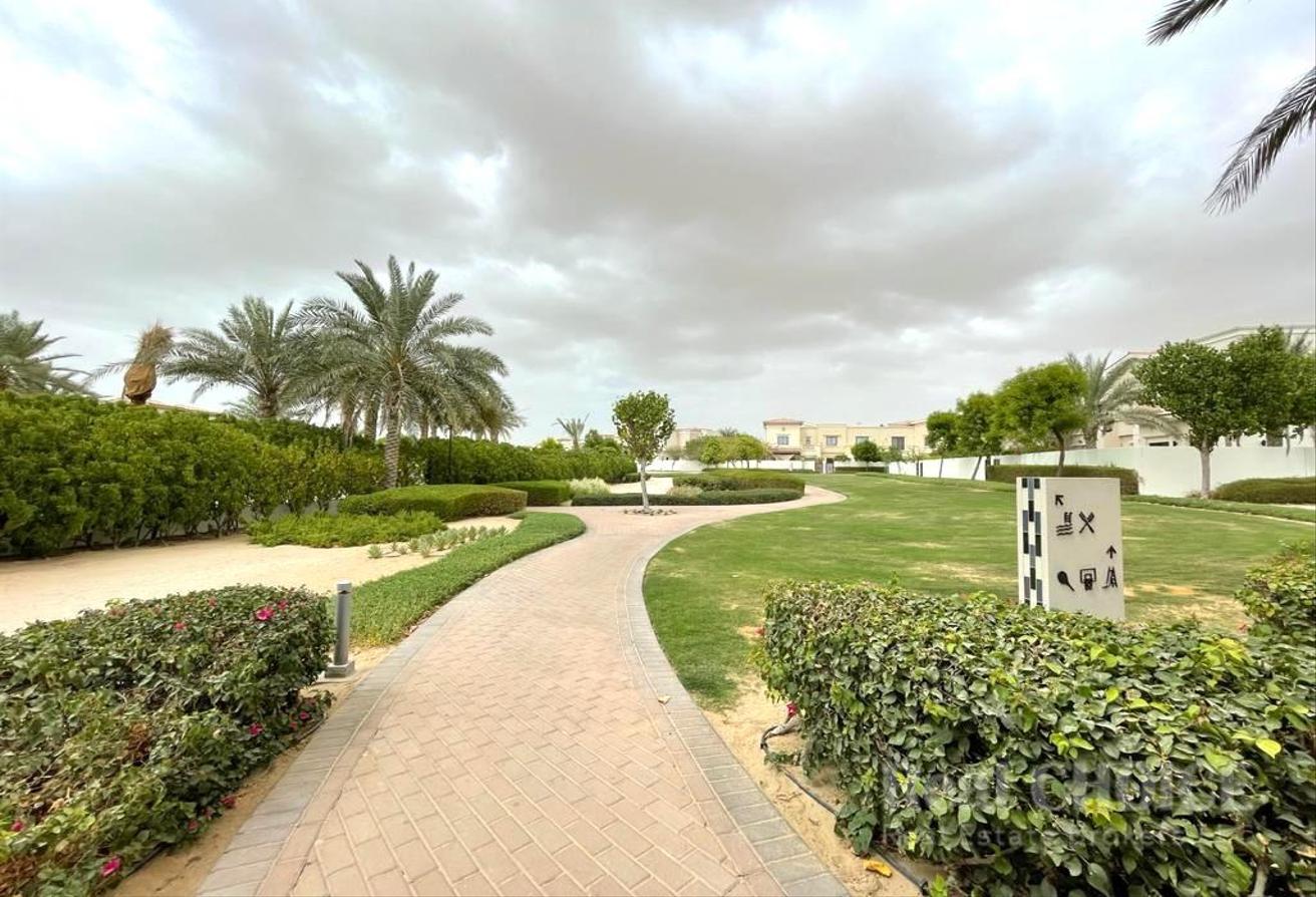 Spacious| Exclusive Community | Private Garden photo 18