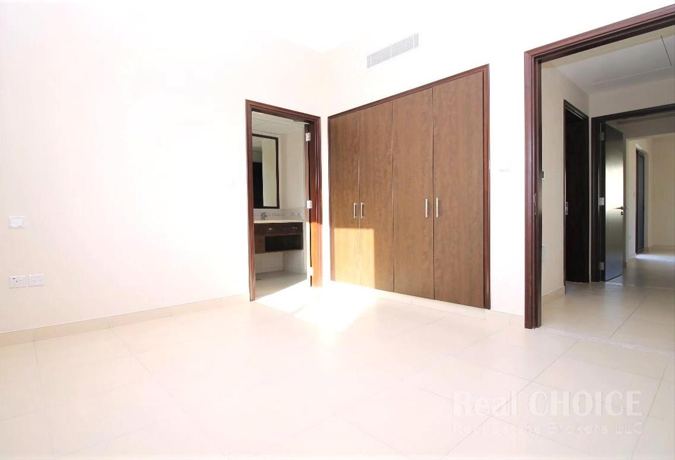 Spacious| Exclusive Community | Private Garden photo 7