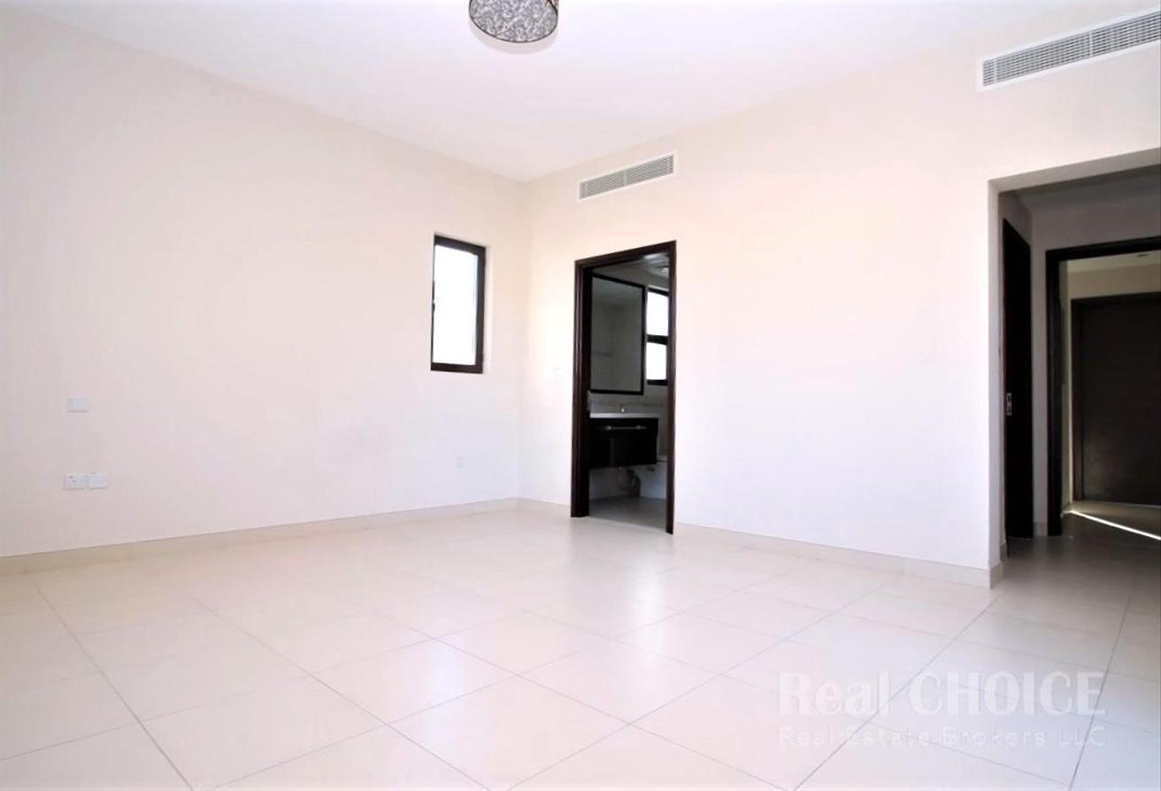 Spacious| Exclusive Community | Private Garden photo 10