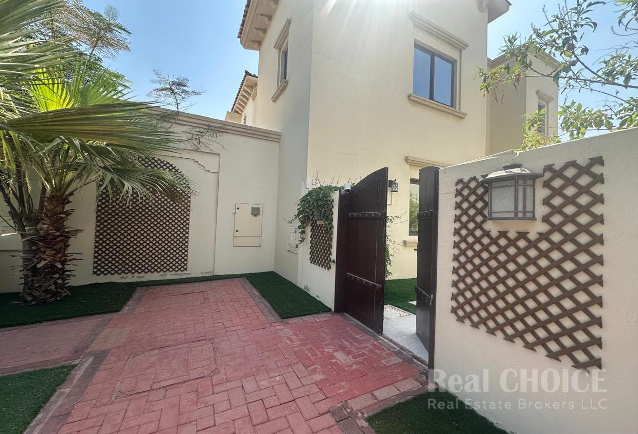 Spacious| Exclusive Community | Private Garden photo 22