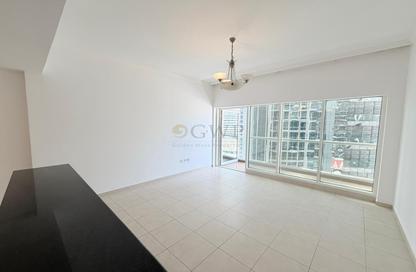 Apartment - Studio - 1 Bathroom for rent in Burj Al Nujoom - Downtown Dubai - Dubai