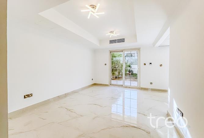 Close to Lake + Park | Upgraded | Type 4M photo 2