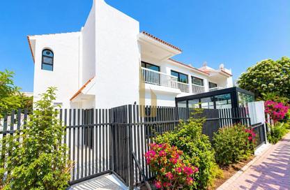 Villa - 4 - 4 for rent in Jumeirah 1 Villas - Jumeirah 1 - Jumeirah - Dubai