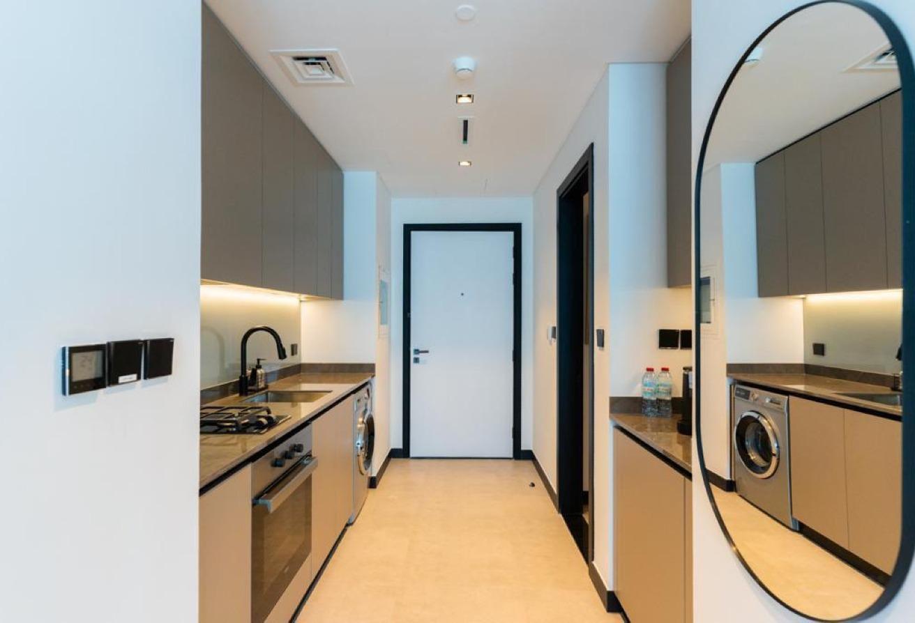READY TO MOVE IN | FULLY FURNISHED | BIG STUDIO photo 6