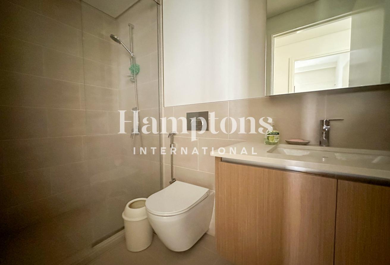 Fully Furnished | High Floor | vacant photo 11