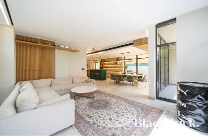 Villa - 4 - 4 for rent in The Turf - Damac Hills - Dubai