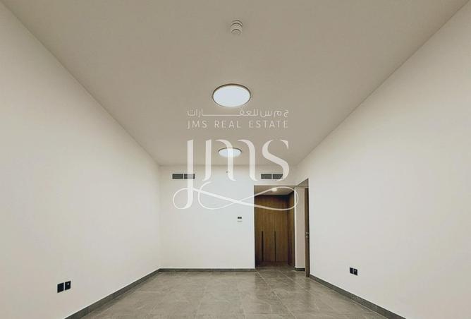 104122429 - Property Image 3