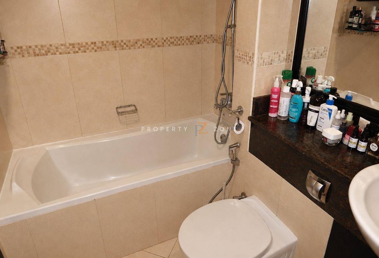 Spacious Fully Furnished Studio | Close to Metro photo 5