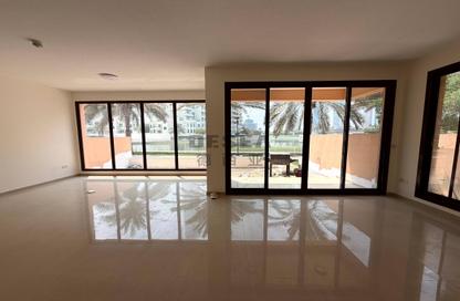 Villa - 4 - 5 for rent in Jumeirah Islands Townhouses - Jumeirah Islands - Dubai
