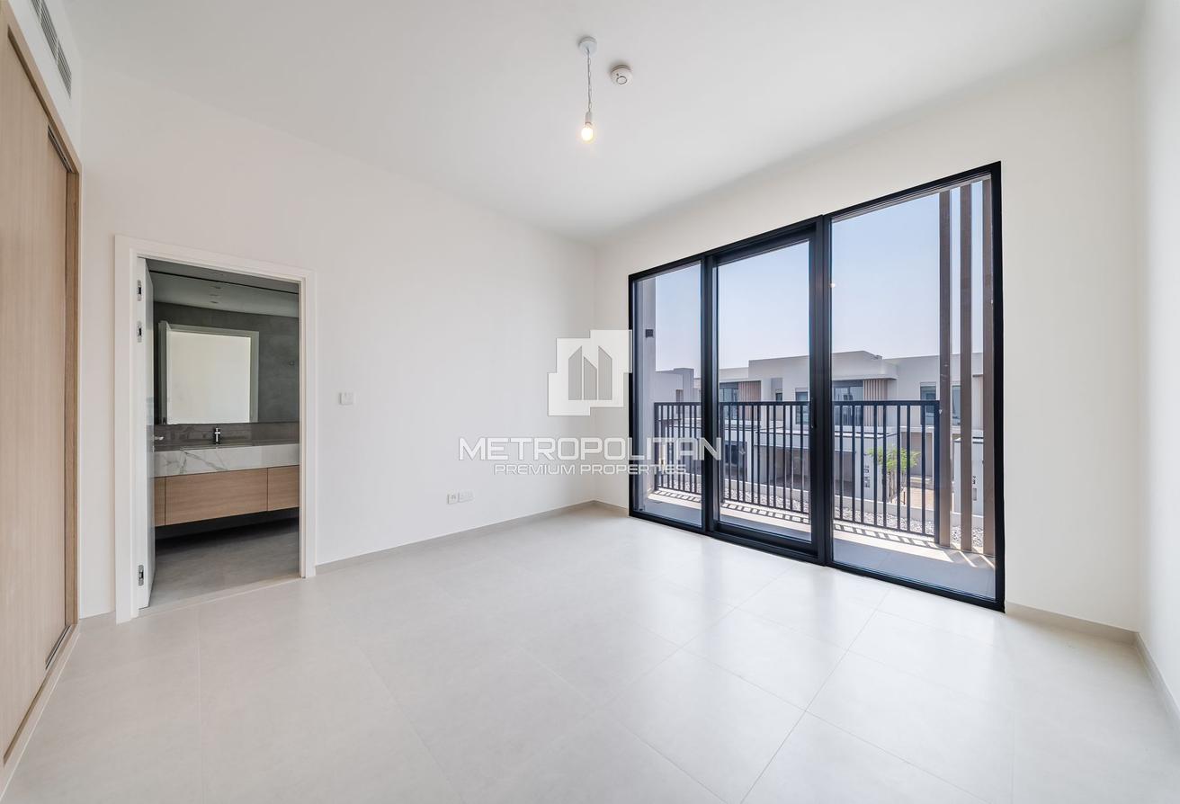 Spacious 4 BR+M | Landscaped Garden | End Unit photo 14